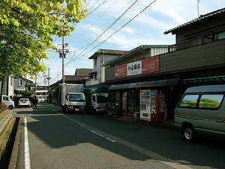 武生駅裏にある小山商店