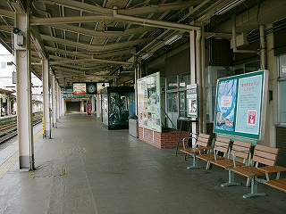 武生駅単式ホーム