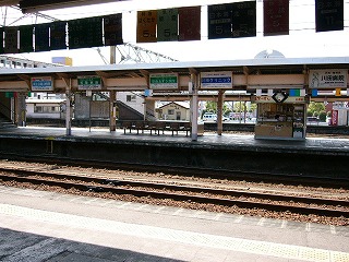 高岡駅のホーム