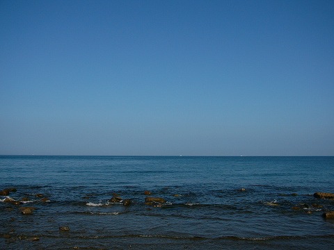 名立川河口からまっすぐ海を眺める[北]