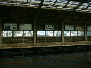 電鉄富山駅を車窓から