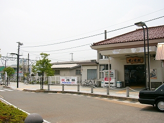 駅舎前からタクシー乗り場にかけては道幅が広げられている。
