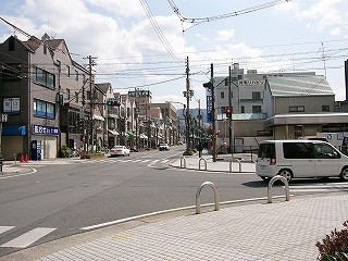 街並みが整備された交差点。