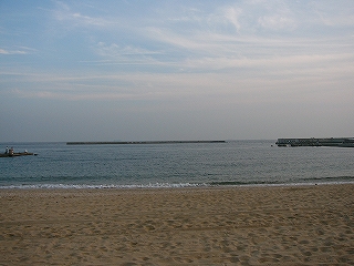 砂浜と海。