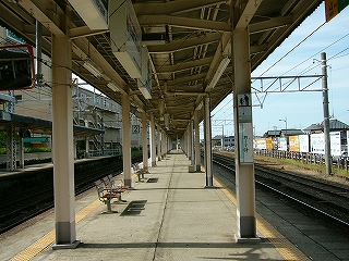 武生駅2・3番線島式ホーム